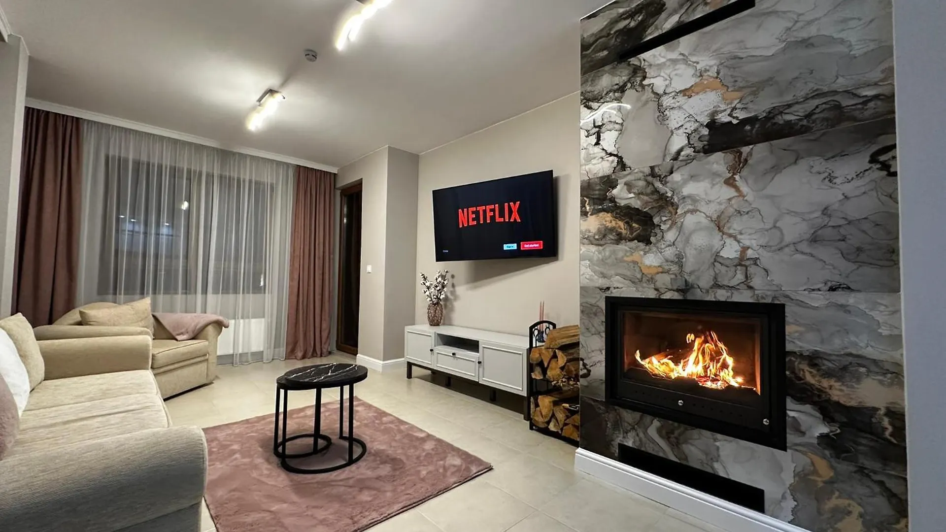 Apartament Elegance28 - Stylish Mountain Retreat In Bansko By Flat Mаnager